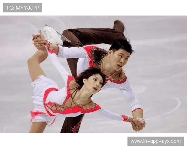 花滑男神赛后奇趣瞬间爆红网络热议——“捡冰块搞怪视频”背后的故事