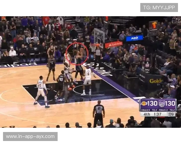 福克斯终场突破,国王主场掌声雷动