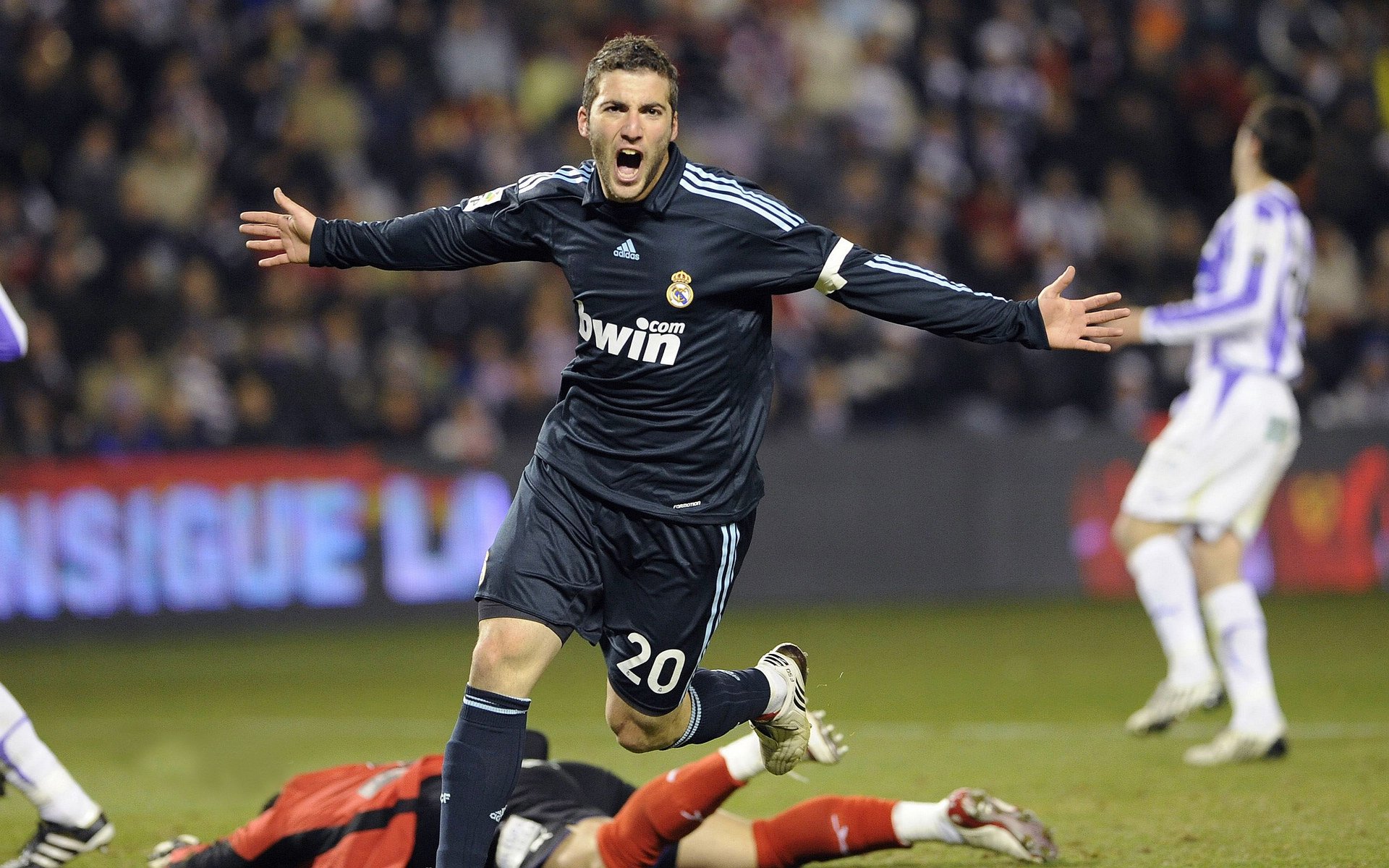 上港阵容曝光，主教练布局独特备战全力，上海上港主教练有哪些